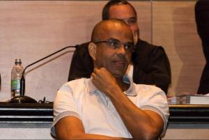 O traficante Fernandinho Beira-Mar no Tribunal do Júri: réu foi condenado por homicídio duplamente qualificado (Foto: Brunno Dantas/TJRJ)