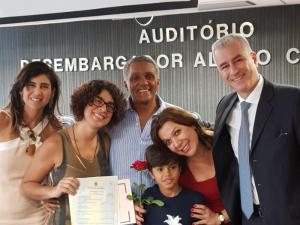 Juiz Pedro Henrique Alves recebeu as famílias no auditório da 1ª Vara da Infância