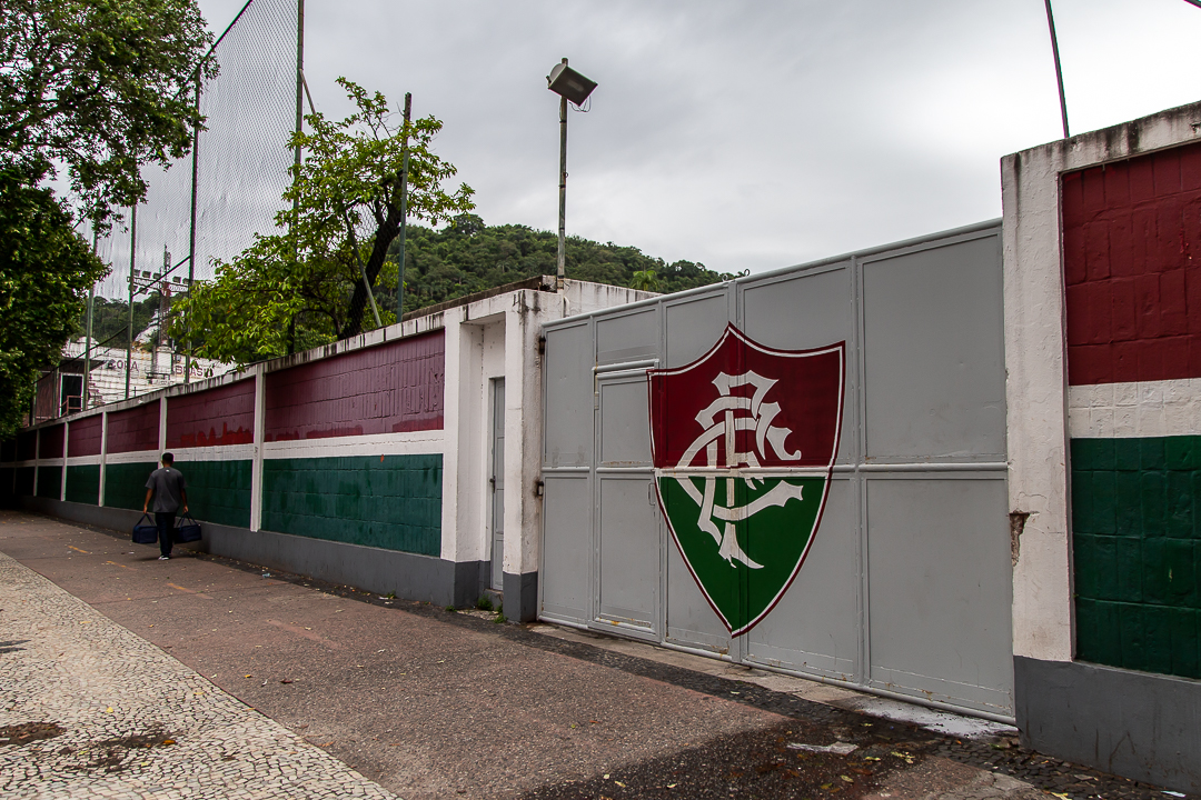 imagem da fachada da sede oficial do Fluminense, nas Laranjeiras