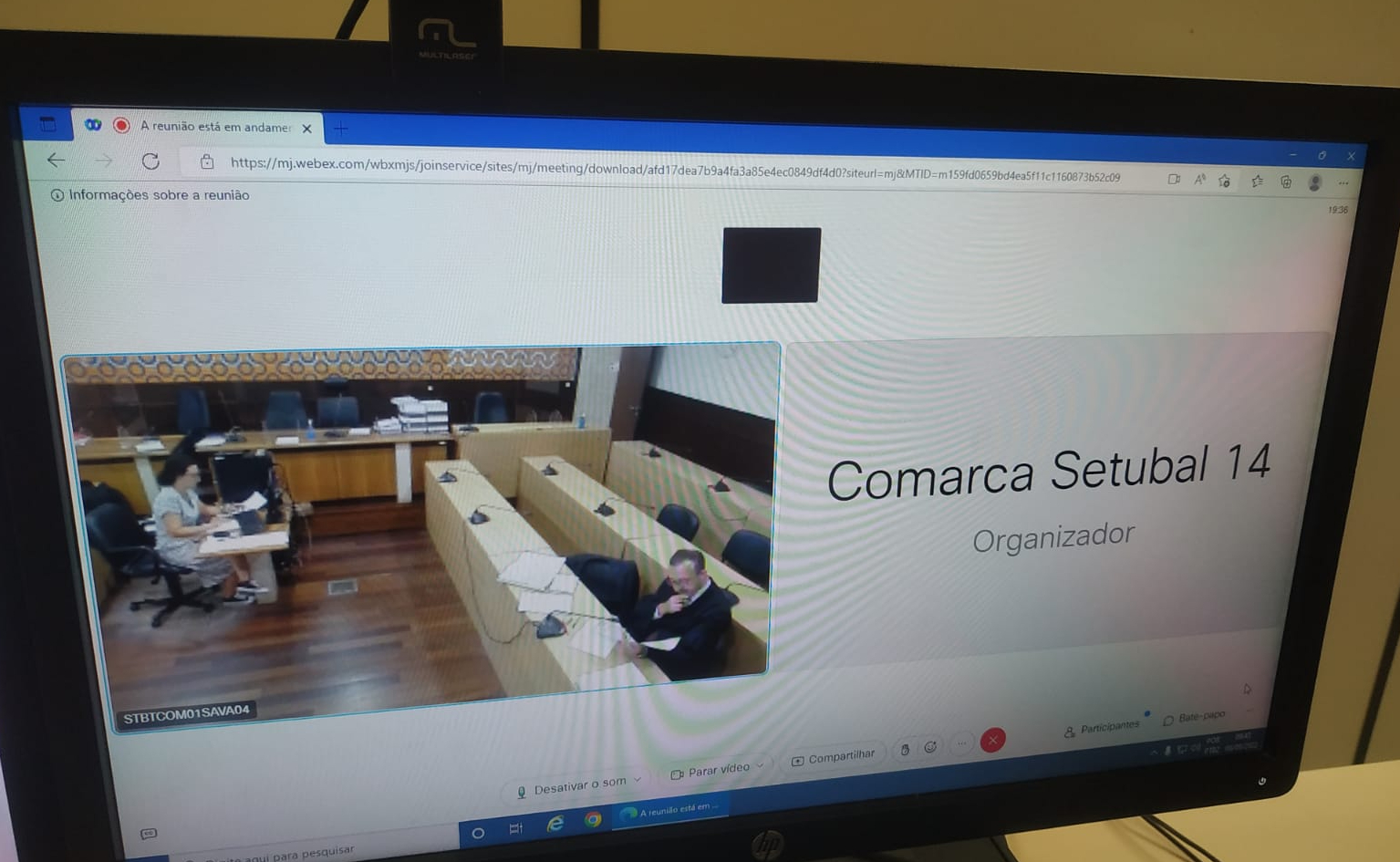 Foto da tela do computador durante audiência virtual realizada entre o Fórum de Petrópolis e o Tribunal Judicial de Setúbal