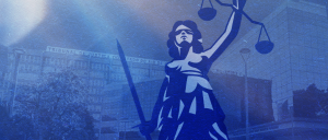 Ilustração da deusa Themis sobreposta à imagem do prédio do Tribunal de Justiça do Estado do Rio de Janeiro em um fundo azul difuso.