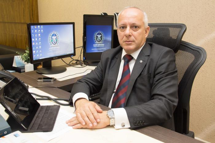 "Vamos abordar como a violência, por falta de recursos públicos, está ligada à corrupção e à ocupação da cidade por grupos criminosos", diz desembargador Cláudio DellOrto (Foto: Brunno Dantas/TJRJ)