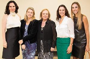 Da esquerda para a direita: as Juízas Luciana Paiva, Renata Vivas, Suzana Vogas e Flavia Alves com a Desembargadora Leila Mariano. (Foto: Alexandre Moreira)