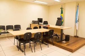 Sala de audiência do novo fórum. (Foto: Alexandre Moreira)