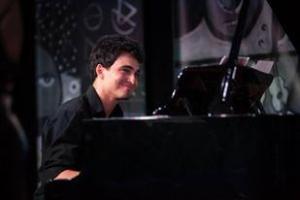 O pianista se apresenta acompanhado pelo Julian Leprince-Caetano Quarteto