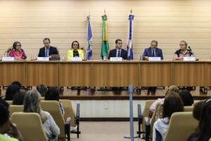 Palestrantes defenderam a instrução e a informação como meios de assegurar o encaminhamento legal para adoção