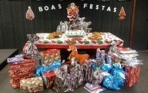 Livros e brinquedos doados foram entregues aos jovens no evento