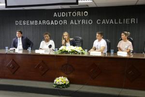 Magistrados do TJRJ e autoridades debateram a importância da integração entre o poder público e a sociedade na valorização da primeira infância