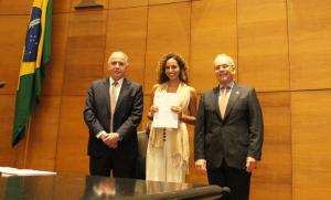 O Corregedor-Geral da Justiça, Desembargador Marcus Basílio, Marcela Ferreira e o Presidente do TJRJ, Desembargador Ricardo Cardozo 