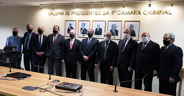 Na foto: Desembargadores na inauguração de uma galeria de retratos na sala de audiências da Câmara