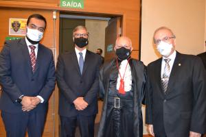 O governador em exercício do Estado do Rio de Janeiro, Claudio Castro; o presidente do TJRJ, desembargador Henrique Figueira; o presidente do TRE, desembargador Cláudio Dell’Orto; e o corregedor-geral da Justiça, desembargador Ricardo Rodrigues Cardozo