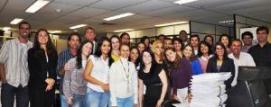 Toda a equipe do II JEC reunida, entre servidores do cartório e gabinete, estagiários, RE, juízes e os representantes da Corregedoria.