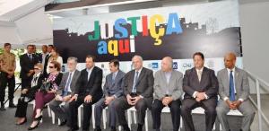 A Vice-Corregedora do TRT-1ª Região, desembargadora Ana Maria Soares de Moraes; a Presidente do TRF-2ª Região, desembargadora Maria Helena Cisne; o Presidente do TJ, desembargador Manoel Alberto Rebêlo dos Santos; o Governador Sérgio Cabral; o Presidente do STF e do CNJ, Ministro Cezar Peluso; o Ministro da Defesa, Nelson Jobim; o Prefeito em exercício do Rio, Carlos Alberto Muniz; o Presidente do TRE-RJ, desembargador Luiz Zveiter; e o Defensor Público Geral, Nilson Bruno Filho.