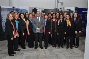 O maestro Miguel Braga e o Coral da CGJ.