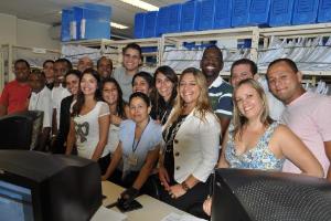 A juíza Mabel Meira de Vasconcellos e a equipe do XVII JEC de Bangu.
