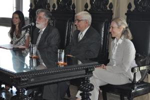 A representante das Organizações Globo, Tati Ferreira Netto Longo;  o Presidente do TJ, Des. Manoel Alberto; o Corregedor-Geral, Des. Azevedo Pinto e a Des. Cristina Tereza Gaulia.