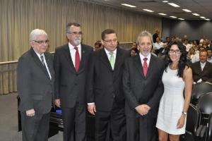 O Corregedor-Geral, Des. Azevedo Pinto com o Presidente da ANOREG/RJ, Renaldo Bussière, o Presidente da Autoridade Certificadora Notarial, Ubiratan Guimarães, o Presidente da Câmara Brasileira do Comércio Eletrônico, Manoel Matos e a Consultora da Autoridade Certificadora Notarial, Patrícia Paiva.