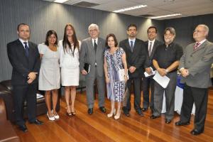 Alessandro Valente, Diretor-Geral de Administração da CGJ, Lindinalva Pavanelli, Diretora do Departamento de Suporte Operacional da CGJ, Dra. Adriana Moutinho, Juíza Auxiliar da CGJ, o Des. Azevedo Pinto, Corregedor-Geral, Martha Rocha, Chefe da Polícia Civil, Márcio Pereira de Carvalho, Diretor do Instituto Félix Pacheco, Alexandre Trece Motta, Diretor Substituto, Edmond Curi Resende, Diretor Interino de Identificação Civil do DETRAN-RJ e Luís Zettermann, Chefe de Gabinete da Polícia Civil.