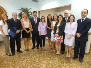 Os Gestores de Varas de Órfãos e Sucessões: Erica Figueiredo, Ricardo Carneiro, Christine Wong, João Mourão, Ivaneli Carvalho, Débora Dias, Heloioza Novellino com a Diretora da DGFAJ, Daniela Gonçalves, o Corregedor-Geral, Des. Azevedo Pinto, a Juíza da CGJ, Dra. Maria Helena Machado e o Diretor da DGADM, Alessandro Valente.
