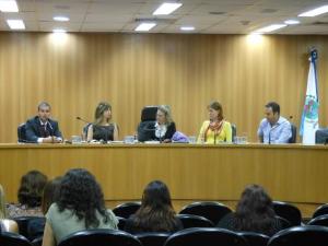 o juiz Alberto Fraga, as desembargadoras Katya Monnerat e Cristina Tereza Gaulia com os representantes do ISER, Maia Goia e Roberto Amado.