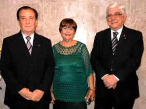 O presidente do IMB, des. Bernardino Machado Leituga, sua esposa Sra. Wilma Leituga e o corregedor-geral, des. Azevedo Pinto.