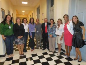 Mônica Henriques (INEA), Dra. Ivany Rocha (Médica do TJ), Maria Tereza Silveira (Eletrobrás), Polita Gonçalves (INEA), César Celeri (CEDAE), Des. Jessé Torres, Dilma Pimentel (Prof. UFF), Rosiléa Di Mais Palheiro (DEAPE), Andréa Salles e Denise Pires (Divisão de Gestão Ambiental).