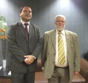 O Diretor da Divisão de Perícias do TJ, Marcio da Silva Oliveira e o Desembargador Reinaldo Pinto Alberto Filho.