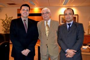 O Diretor da DICIN, Jobson Nascimento Pereira, o Corregedor-Geral, Des. Azevedo Pinto e o Diretor da DGADM, Alessandro Valente.