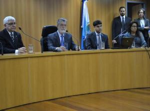 A composição da mesa: O Corregedor Geral da Justiça, Des. Antonio José Azevedo Pinto; o Presidente do TJERJ, Des. Manoel Alberto Rebêlo dos Santos; a Juíza Auxiliar da Corregedoria, Cristiane Cantisano Martins e o Juiz Auxiliar da Presidência, Sandro Pitthan Espíndola.