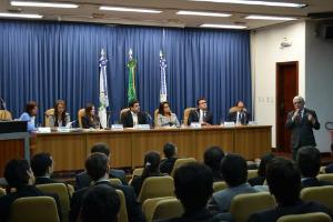 O Juiz Ricardo Starling (ao meio) e os  Juízes Auxiliares da CGJ: Dra. Valéria Pachá, Dra. Adriana Moutinho, Dr. Maria Helena Pinto Martins, Dra. Cristiane Cantisano, Dr. Arthur Eduardo Magalhães Ferreira e Dr. Sérgio Ricardo de Arruda Fernandes.