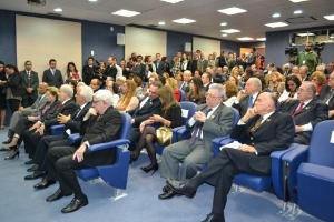 Desembargadores e convidados na inauguração.