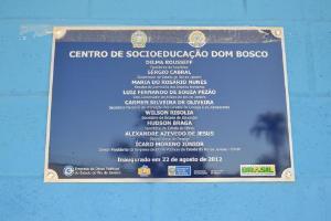 A placa de inauguração.