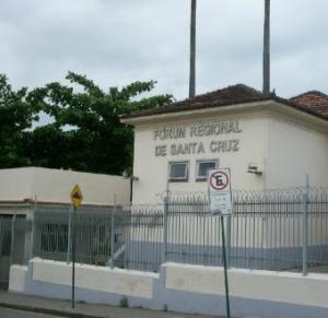 O prédio do Fórum Regional de Santa Cruz.