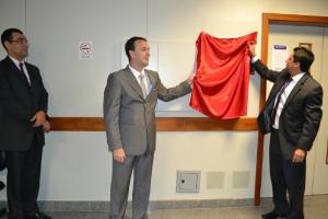 O Chefe de Gabinete, Geraldo Aymoré, e os juízes Heitor Campinho e Ralph Machado momento antes da inauguração.