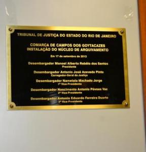 A placa de inauguração do setor.