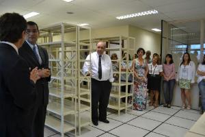 O Juiz Fabio Costa Soares, o Chefe de Gabinete da CGJ, Geraldo Aymoré Junior  e o Juiz Caio Luiz Rodrigues Romo inauguram uma das salas das centrais
