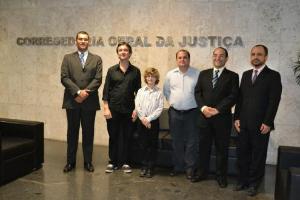 O Chefe de Gabinete da CGJ, Geraldo Aymoré Junior, com André Protásio, Guilherme Gantert, Miguel Torres, Miguel Braga e o Diretor da DGADM, Alessandro Valente