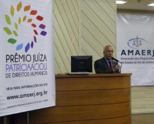 O Desembargador Cláudio dell'Orto, Presidente da AMAERJ, abriu a cerimônia de premiação
