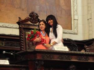 A Juíza Mafalda Lucchese recebe a medalha