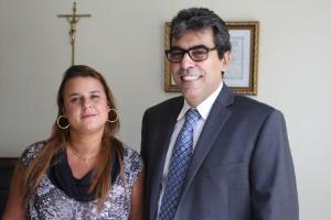 A Responsável pelo Expediente das Turmas Recursais, Sabrina Alves, com o Presidente do Fórum Nacional dos Juizados Especiais, Juiz Joaquim de Almeida Domingos Neto.