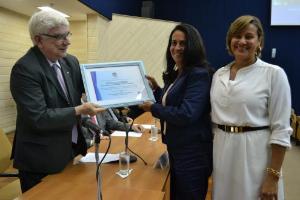 A entrega do diploma ao DESOP, Suporte Operacional da Diretoria Geral de Administração.