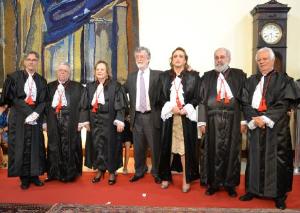 O Desembargador Manoel Alberto Rêbelo dos Santos, ao meio, e a nova administração do TJ: os Desembargadores Sergio Verani, Nascimento Antonio Póvoas Vaz, Leila Mariano, Nilza Bitar, Valmir de Oliveira Silva e Nametala Machado Jorge