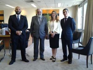 O Corregedor, Des. Valmir de Oliveira Silva, recebeu em seu gabinete a juíza auxiliar da Presidência, Dra. Maria Paula Galhardo, além dos juízes auxiliares da CGJ, Dr. Paulo Roberto Jangutta e Dr. Rodrigo Faria