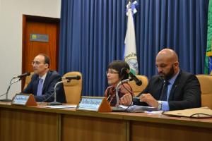 O Juiz Coordenador das Turmas Recursais, Dr. Alexandre Chini Neto, a Des. Ana Maria Oliveira e o Juiz Auxiliar da CGJ, Dr. Paulo Jangutta