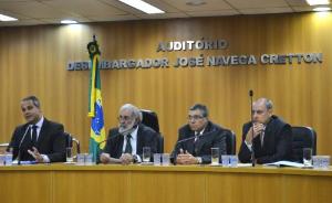 O Juiz Auxiliar da CGJ, Carlos Gustavo Vianna Direito, o Corregedor-Geral da Justiça, Desembargador Valmir de Oliveira Silva e os Desembargadores Milton Fernandes de Souza e Ricardo Couto de Castro