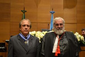 E o médico Octavio Moura Brasil.