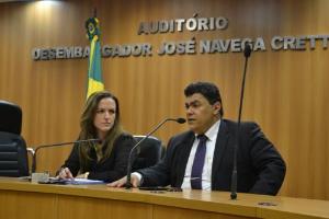 a Diretora do Departamento de Suporte Operacional (DESOP), Simone Araújo Amado Zanatta e o Diretor da Diretoria de Apoio e Fiscalização a Serventias Extrajudiciais (DGFEX), Marcelo El Jack