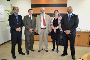 O Presidente da Comissão de Acesso à Justiça e Prestação Jurisdicional da OAB, Dr. Gustavo Fróes; o Presidente da Subseção de Rio Bonito da OAB, Dr. Cesar Gomes de Sá; o Corregedor-Geral, Des. Valmir de Oliveira; a Presidente da Comissão de Defesa, Assistência e Prerrogativas, Dra. Karen Lívia; e o Juiz Auxiliar da CGJ, Dr. Paulo Jangutta.