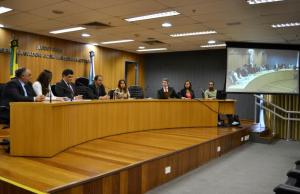 Compuseram a mesa de abertura: José Euclides ¿ Diretor da DIMEX, Eliane Figueiró ¿ Diretora da DIPEX, Marcelo El-Jaick ¿ Diretor da DGFEX, Dr. Sérgio Ricardo ¿ Juiz Auxiliar, Maria Angélica Saraiva ¿ Diretora da DIFEX, Dr. Rafael Castro - Diretor de Negócios Corporativos do Grupo Educacional UNYLEYA, Sra. Vanessa Andrade - Assistente da Coordenação do Curso de Direito