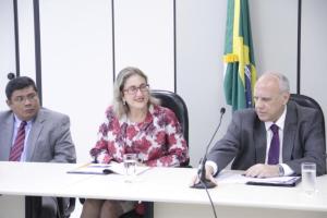 A corregedora-geral da Justiça, desembargadora Maria Augusta Vaz, e o presidente do TJRJ, desembargador Luiz Fernando Ribeiro de Carvalho, se reuniram com juízes e servidores do 8 Núcleo Regional, no Fórum de Mangaratiba (Foto: Luis Henrique Vincent)